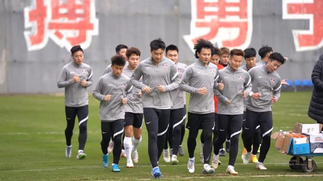 人行道上的司机：年糕2020
